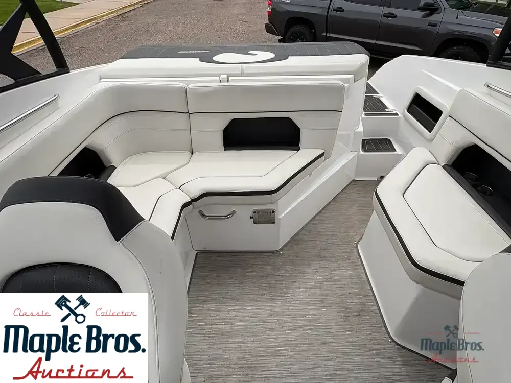 2018 Rinker Q5