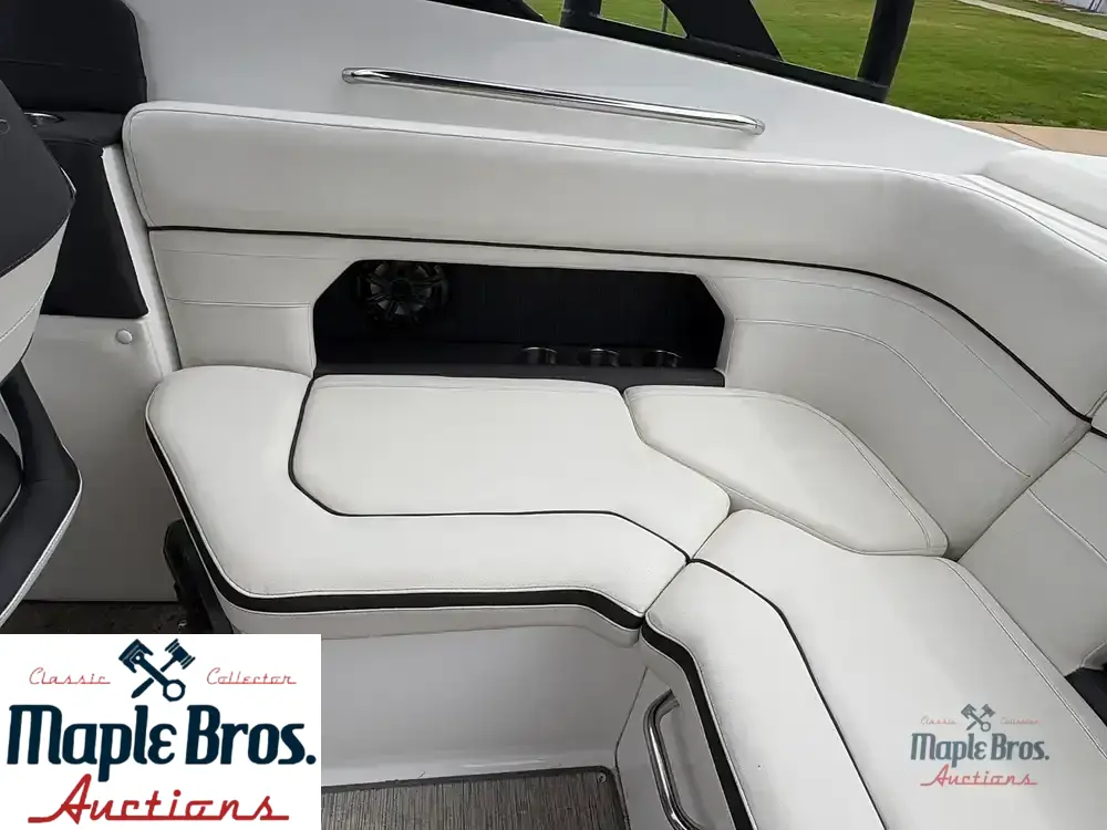 2018 Rinker Q5