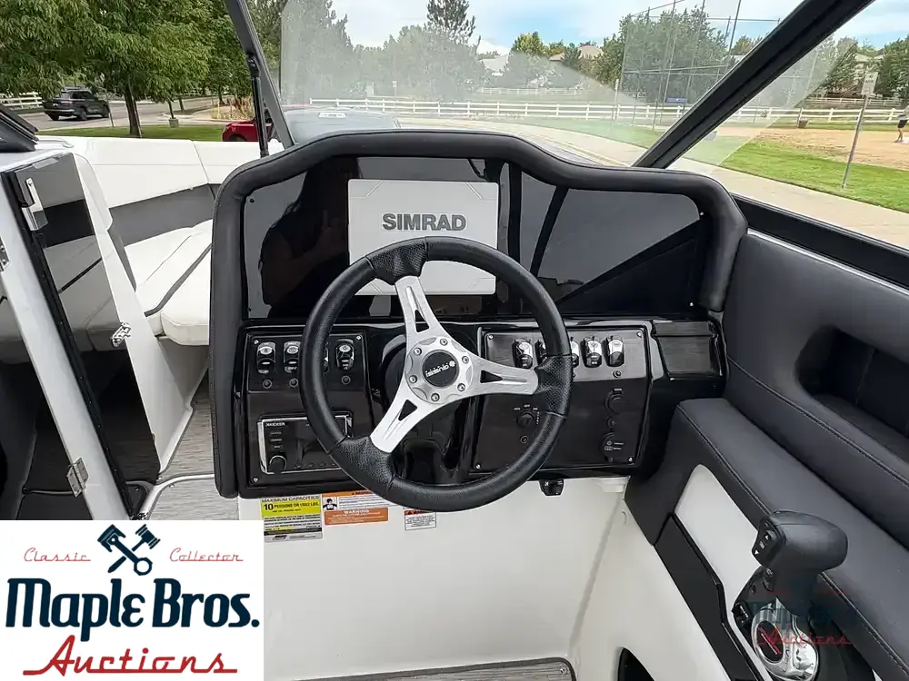 2018 Rinker Q5