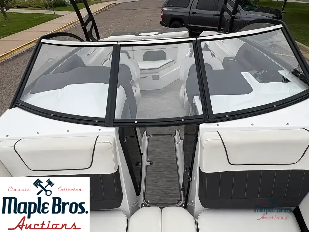 2018 Rinker Q5