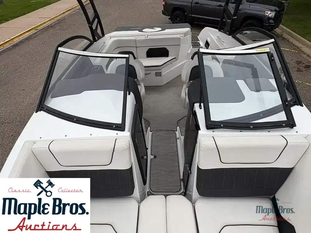 2018 Rinker Q5