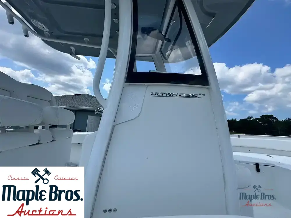 2018 Sea Hunt Ultra 235 SE