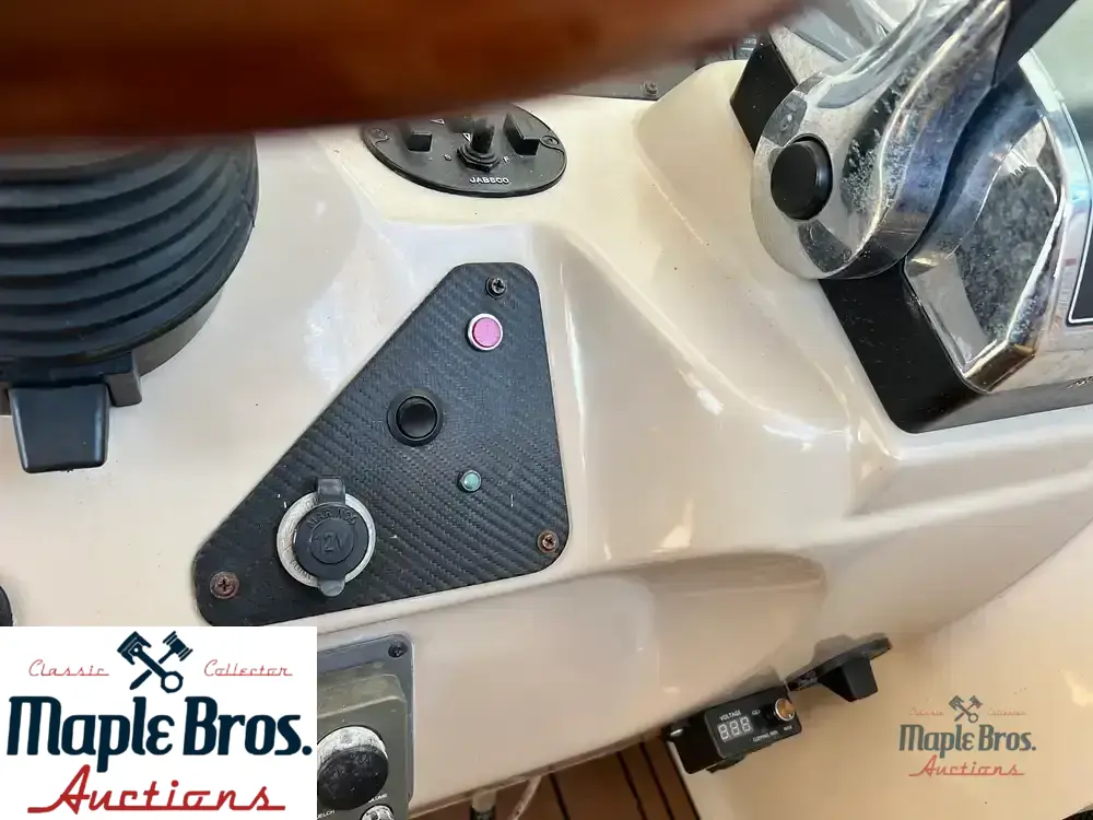 2005 Chaparral 310 Signature