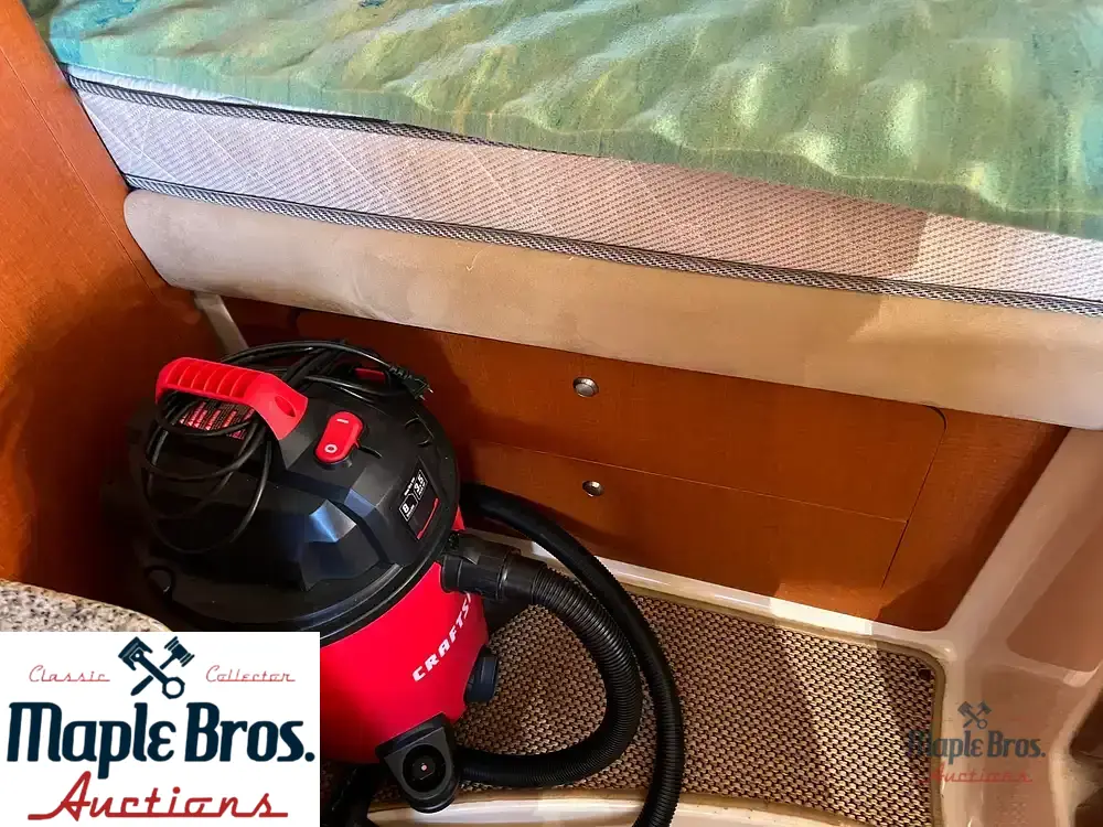 2005 Chaparral 310 Signature