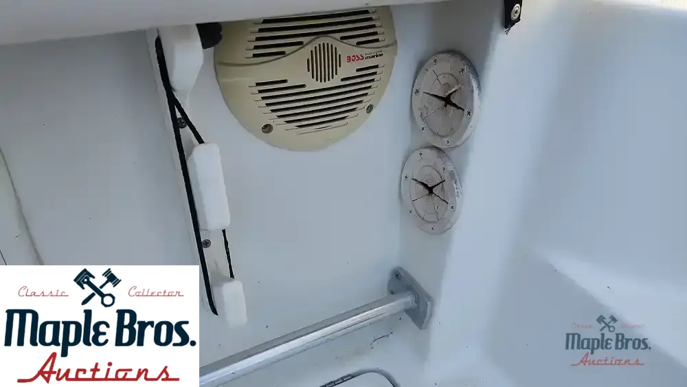 2003 Hydra-Sports 2600WA