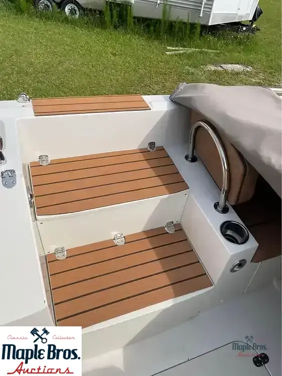 2022 Stingray 212 SC