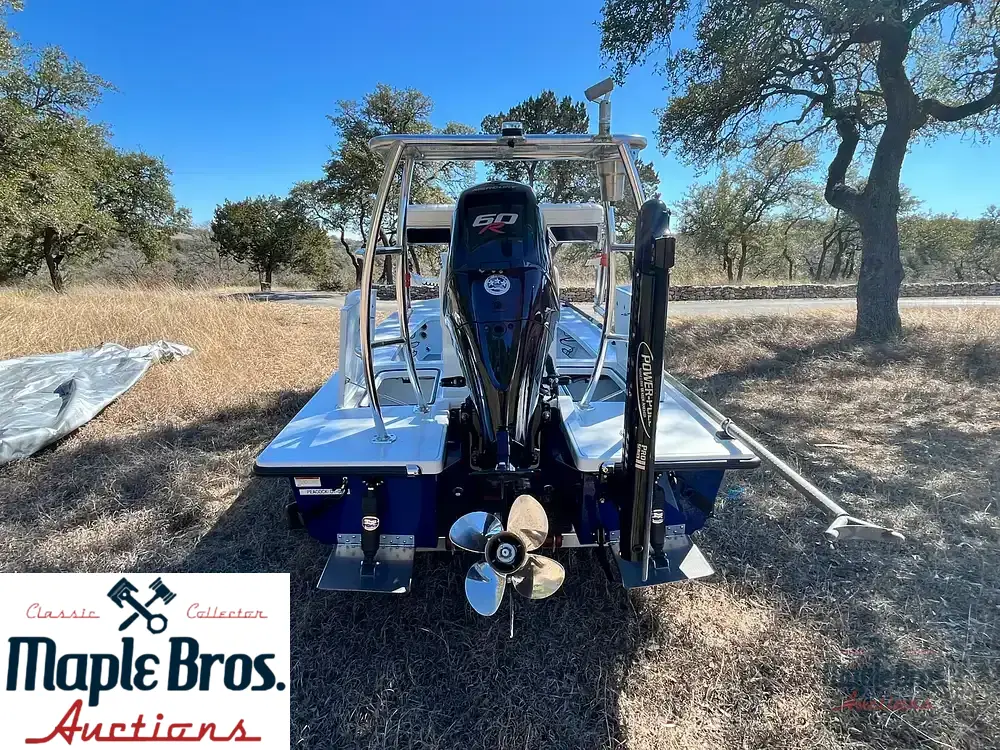2023 Hells Bay Professional