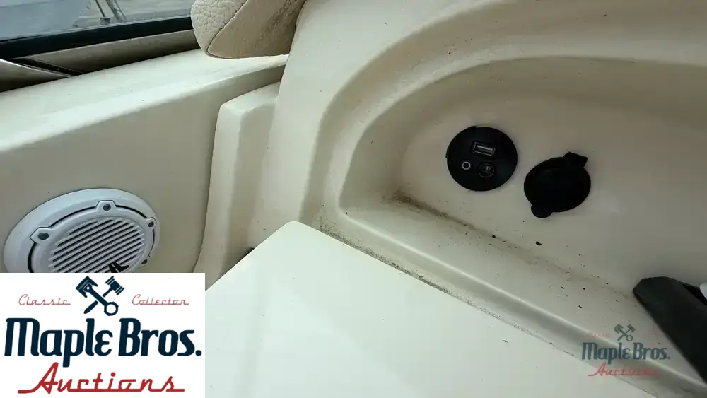 2015 Chris-Craft 32 Launch