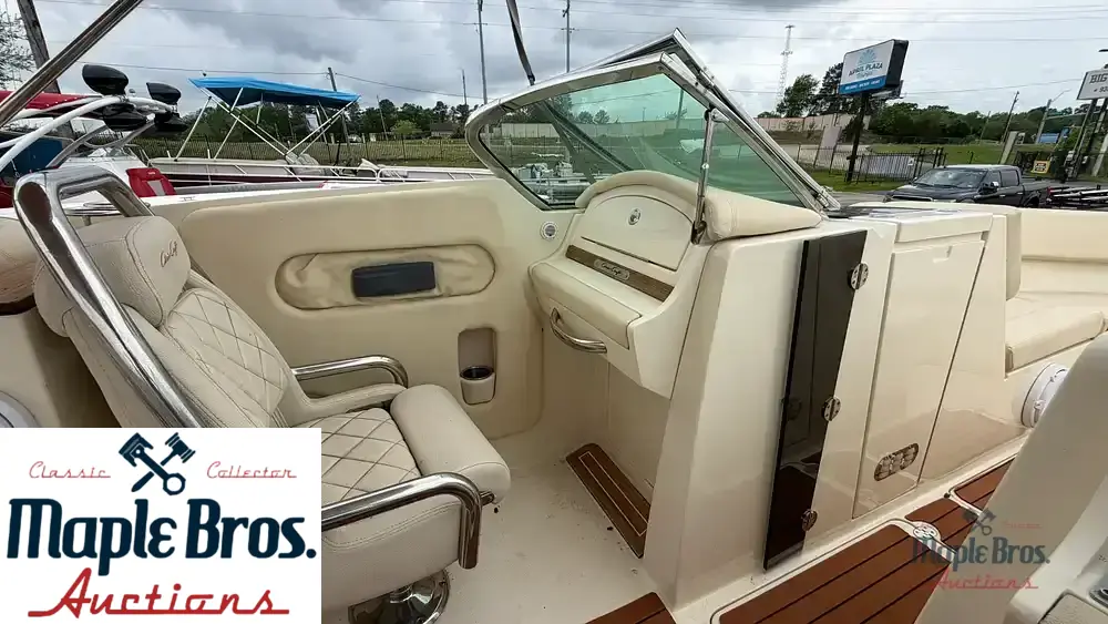 2015 Chris-Craft 32 Launch