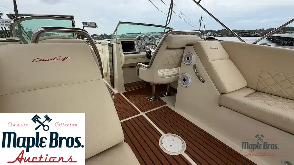 2015 Chris-Craft 32 Launch