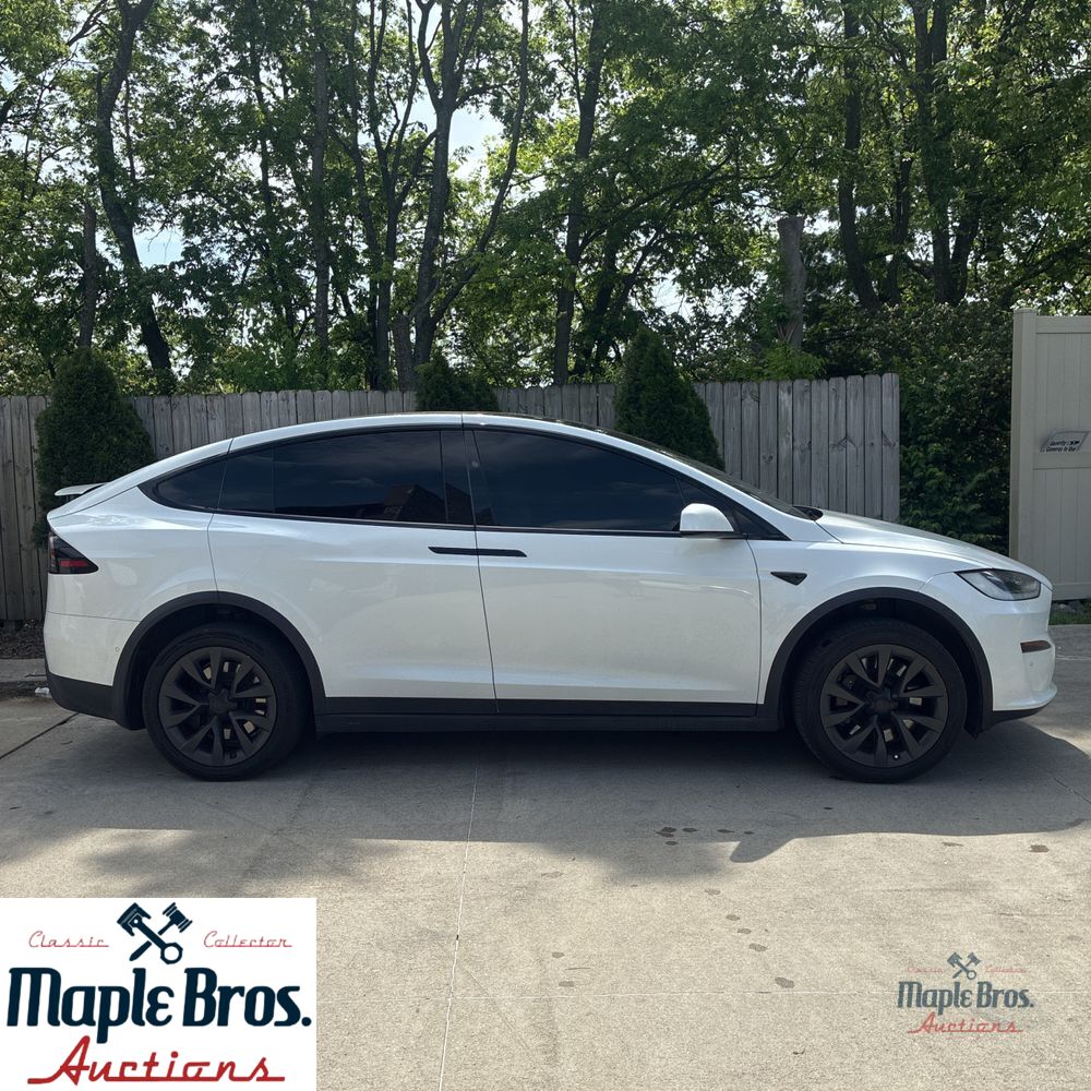 2022 Tesla Model X Base