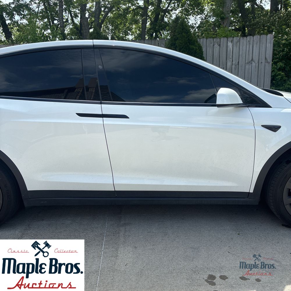 2022 Tesla Model X Base