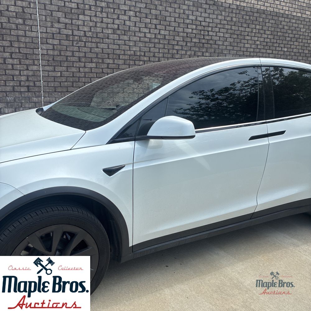 2022 Tesla Model X Base